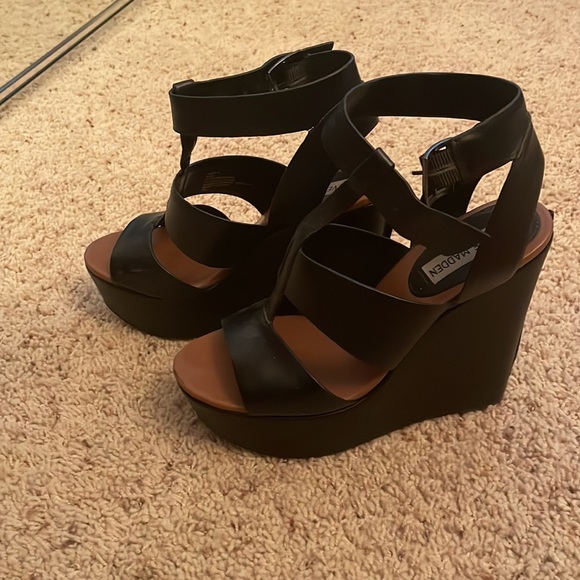 Size 6.5 Steve Madden wedges - Picture 4 of 10